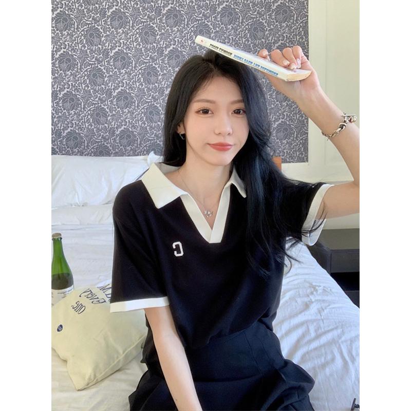 ［大尺碼到4XL］𝐔𝐌𝐄𝐎𝐖 𝐒𝐓𝐔𝐃𝐈𝐎 字母C翻領短袖上衣（3colors）短T-細節圖3