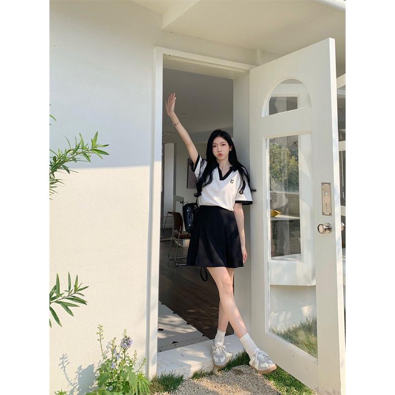 ［大尺碼到4XL］𝐔𝐌𝐄𝐎𝐖 𝐒𝐓𝐔𝐃𝐈𝐎 字母C翻領短袖上衣（3colors）短T-細節圖7