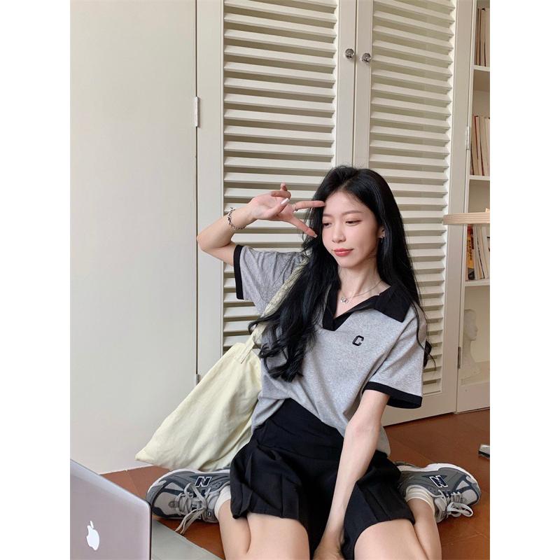 ［大尺碼到4XL］𝐔𝐌𝐄𝐎𝐖 𝐒𝐓𝐔𝐃𝐈𝐎 字母C翻領短袖上衣（3colors）短T-細節圖9