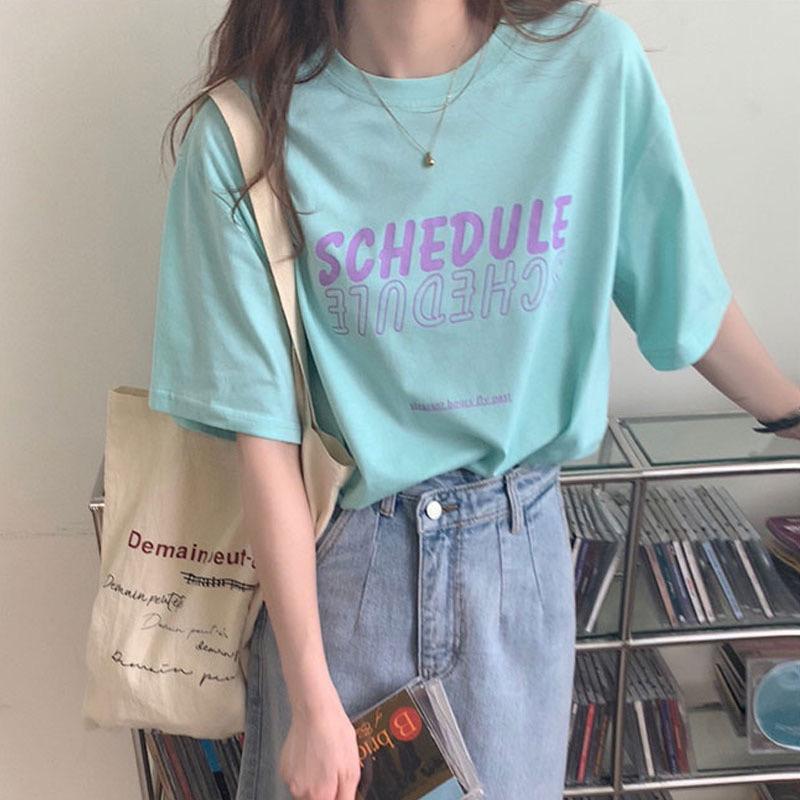 ［大尺碼到2XL］𝐔𝐌𝐄𝐎𝐖 𝐒𝐓𝐔𝐃𝐈𝐎 SCHEDULE英字短袖短T（3colors）-細節圖3