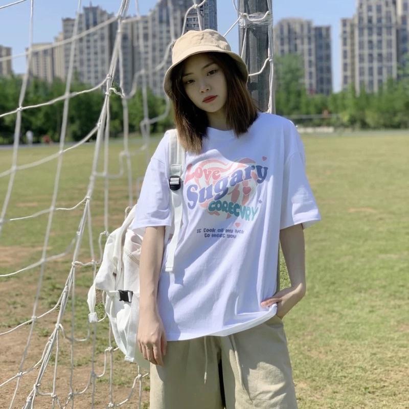 ［大尺碼到2XL］𝐔𝐌𝐄𝐎𝐖 𝐒𝐓𝐔𝐃𝐈𝐎 甜美方程式 Love Sugary💗英字短袖短T（3colors）純棉 印花-細節圖5