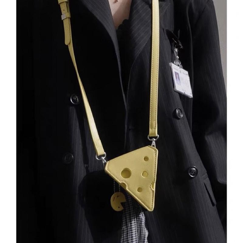 𝐔𝐌𝐄𝐎𝐖 𝐒𝐓𝐔𝐃𝐈𝐎 我是一塊「好吃の起司🧀️」斜背包 小廢包 起司包 乳酪包-細節圖3