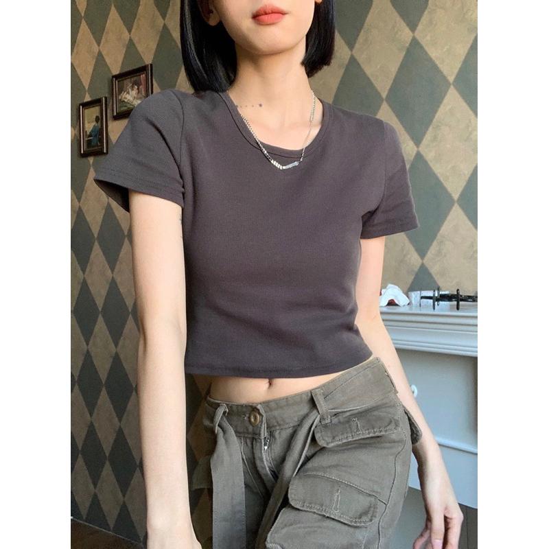 ［大尺碼到2XL］𝐔𝐌𝐄𝐎𝐖 𝐒𝐓𝐔𝐃𝐈𝐎 辣妹の背鏤空修身短版短袖上衣 短T-細節圖2