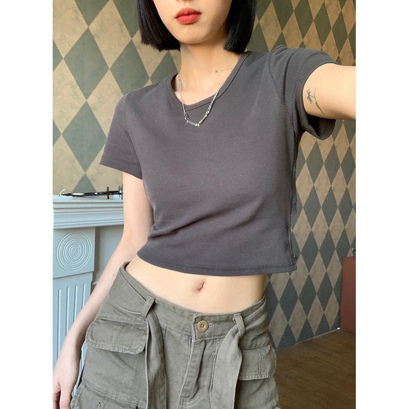 ［大尺碼到2XL］𝐔𝐌𝐄𝐎𝐖 𝐒𝐓𝐔𝐃𝐈𝐎 辣妹の背鏤空修身短版短袖上衣 短T-細節圖3