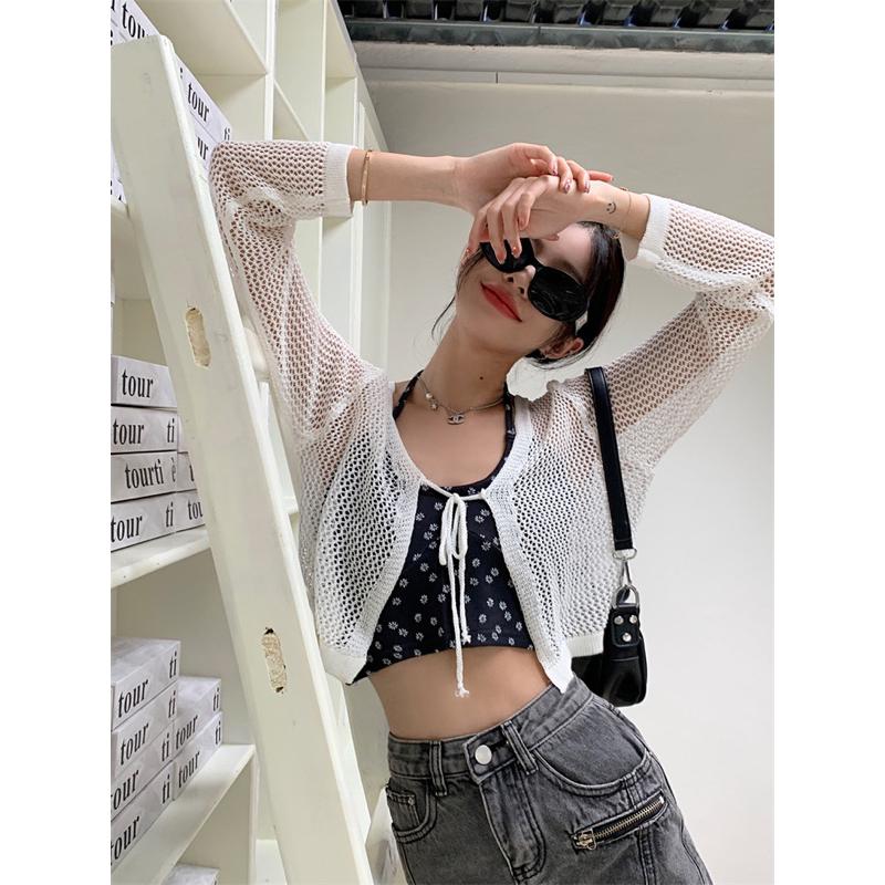 ［大尺碼到5XL］𝐔𝐌𝐄𝐎𝐖 𝐒𝐓𝐔𝐃𝐈𝐎 只如初見 鏤空洞洞綁帶小外套+小花花細肩帶BraTop背心 套裝 短版罩衫-細節圖4