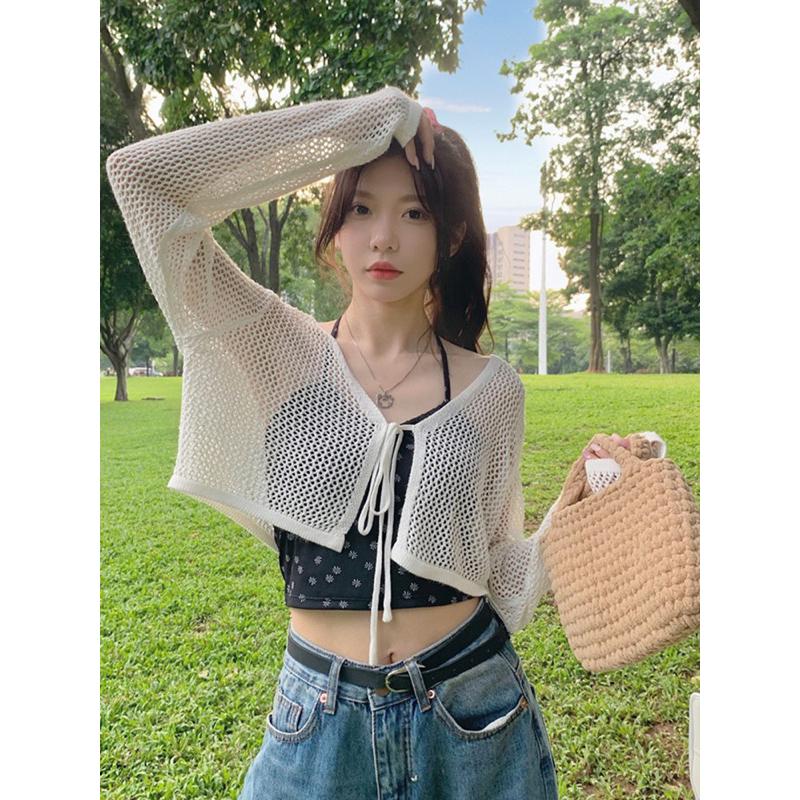 ［大尺碼到5XL］𝐔𝐌𝐄𝐎𝐖 𝐒𝐓𝐔𝐃𝐈𝐎 只如初見 鏤空洞洞綁帶小外套+小花花細肩帶BraTop背心 套裝 短版罩衫-細節圖6