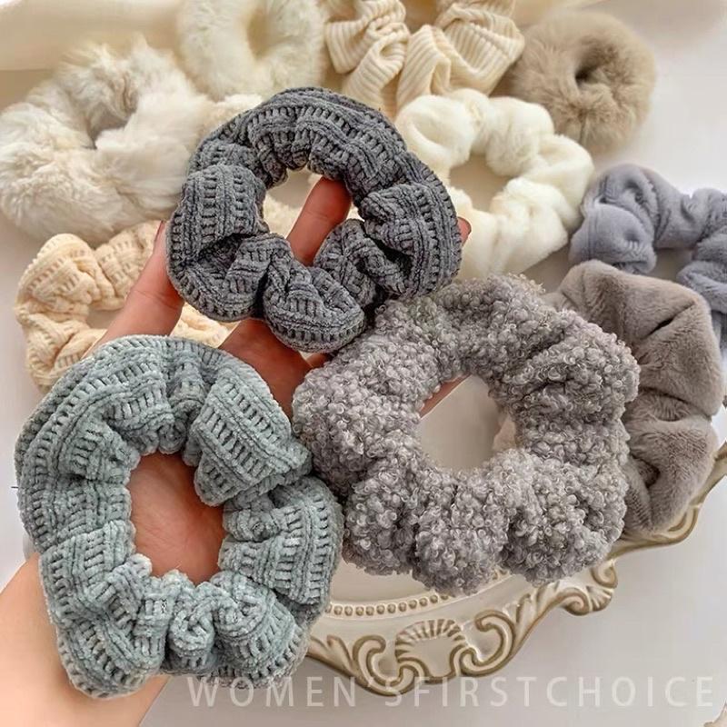 ［現貨］𝐔𝐌𝐄𝐎𝐖 𝐒𝐓𝐔𝐃𝐈𝐎 溫柔白月光 奶茶色絨毛大腸髮圈 毛絨髮飾 毛毛-細節圖2