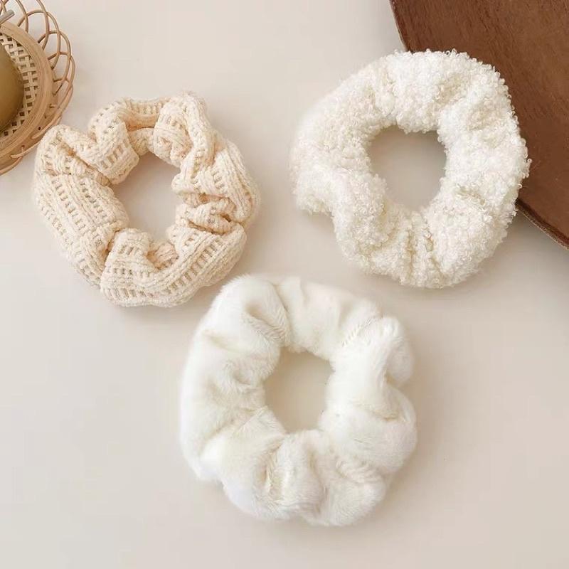 ［現貨］𝐔𝐌𝐄𝐎𝐖 𝐒𝐓𝐔𝐃𝐈𝐎 溫柔白月光 奶茶色絨毛大腸髮圈 毛絨髮飾 毛毛-細節圖3
