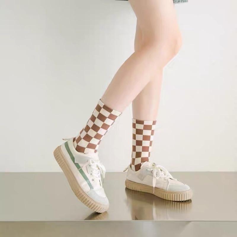 𝐔𝐌𝐄𝐎𝐖 𝐒𝐓𝐔𝐃𝐈𝐎 棋盤格純棉中筒襪子（5colors）-細節圖2