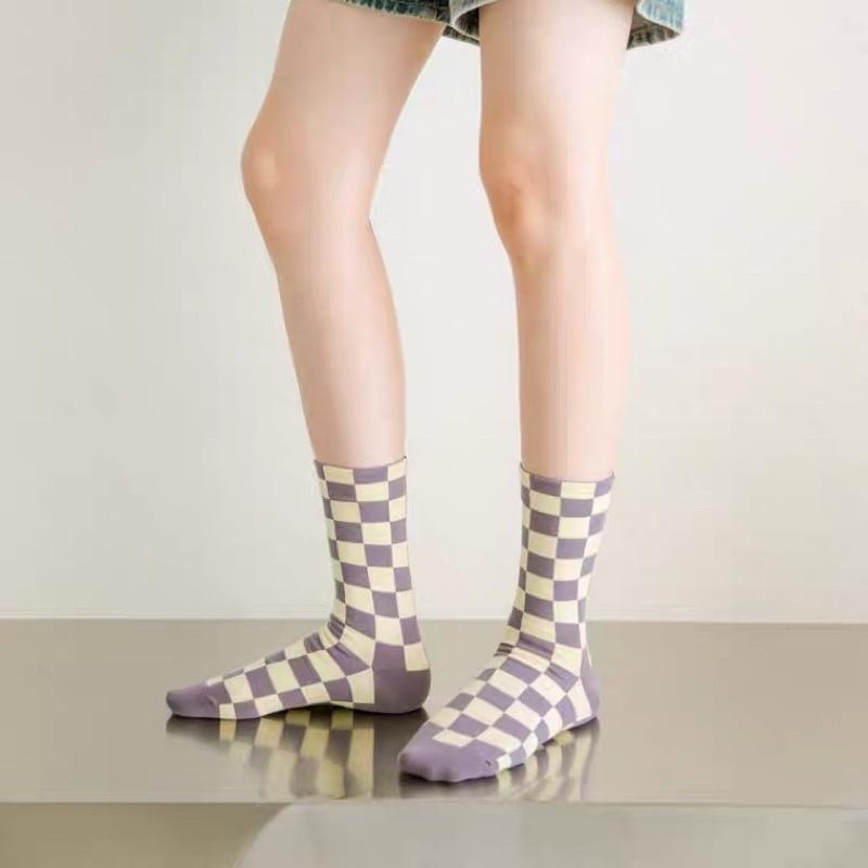𝐔𝐌𝐄𝐎𝐖 𝐒𝐓𝐔𝐃𝐈𝐎 棋盤格純棉中筒襪子（5colors）-細節圖3