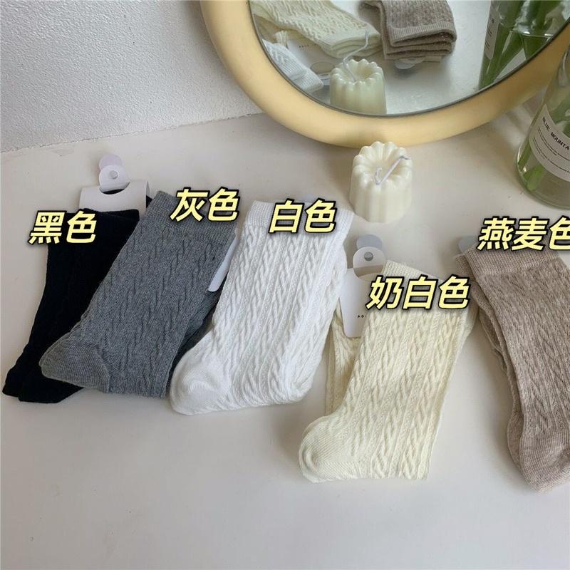 ［現貨］𝐔𝐌𝐄𝐎𝐖 𝐒𝐓𝐔𝐃𝐈𝐎 落日餘暉 浮雕立體麻花中筒襪子（5colors）-細節圖9