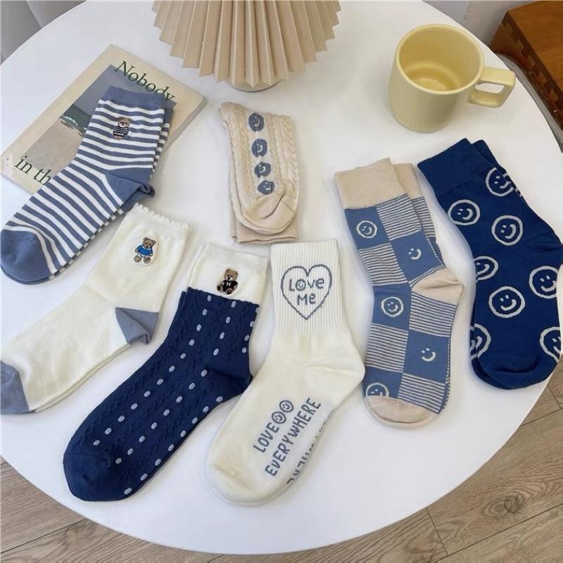 𝐔𝐌𝐄𝐎𝐖 𝐒𝐓𝐔𝐃𝐈𝐎 冷藍色系微笑小熊刺繡中筒襪子（多色）韓版女襪-細節圖2