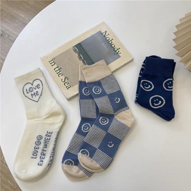 𝐔𝐌𝐄𝐎𝐖 𝐒𝐓𝐔𝐃𝐈𝐎 冷藍色系微笑小熊刺繡中筒襪子（多色）韓版女襪-細節圖3