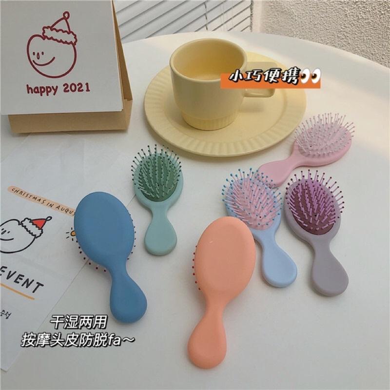 𝐔𝐌𝐄𝐎𝐖 𝐒𝐓𝐔𝐃𝐈𝐎 磨砂霧面高質感♡迷你氣囊按摩梳子（6colors）乾溼兩用 氣墊梳子 攜帶式-細節圖2