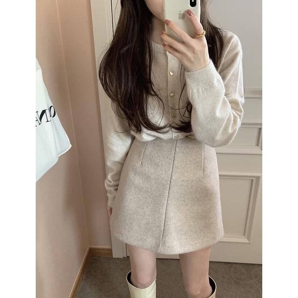 𝐔𝐌𝐄𝐎𝐖 𝐒𝐓𝐔𝐃𝐈𝐎 特別の愛心釦♡短版針織毛衣（4colors）開衫 上衣 外套-細節圖2