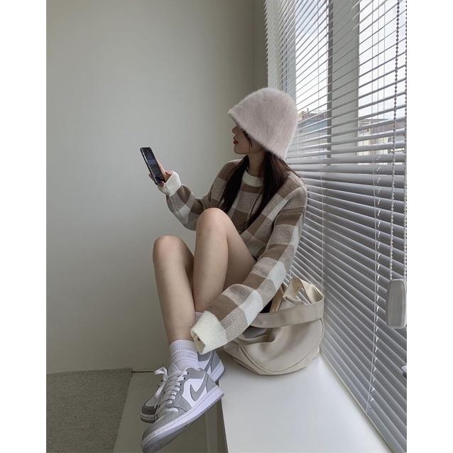 𝐔𝐌𝐄𝐎𝐖 𝐒𝐓𝐔𝐃𝐈𝐎 奶奶咖 格子短版寬鬆針織毛衣-細節圖3