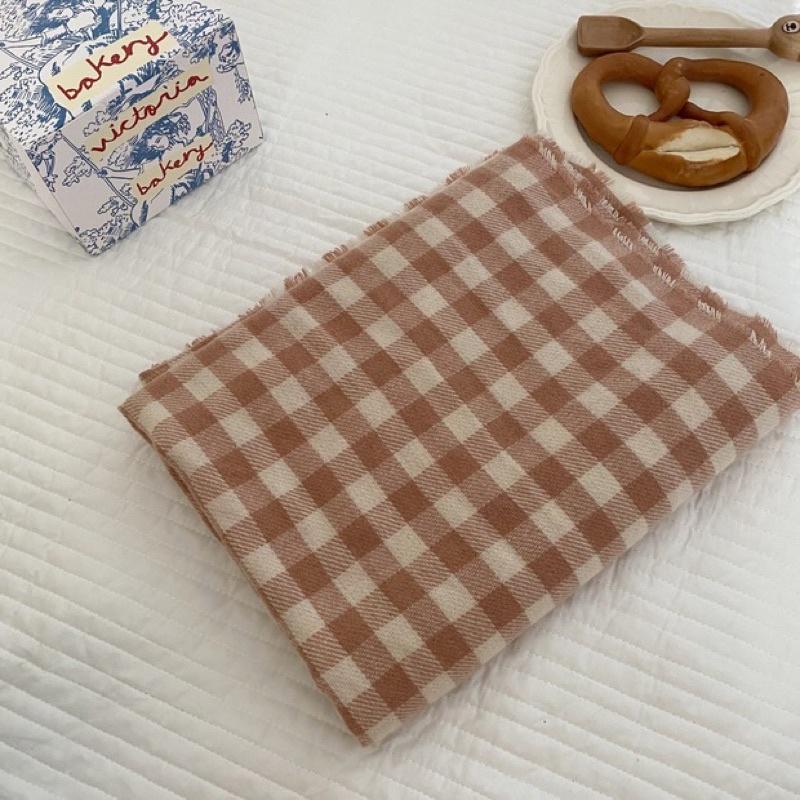 𝐔𝐌𝐄𝐎𝐖 𝐒𝐓𝐔𝐃𝐈𝐎 焦糖溫柔粉～奶油色系小格紋圍巾 溫暖可愛小格子圍巾 圍脖 仿羊絨-細節圖4