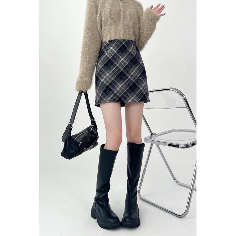 11月新品⛄️［大尺碼到5XL］𝐔𝐌𝐄𝐎𝐖 𝐒𝐓𝐔𝐃𝐈𝐎 格紋毛呢高腰短裙（2colors）秋冬 包臀裙 格子裙-細節圖3