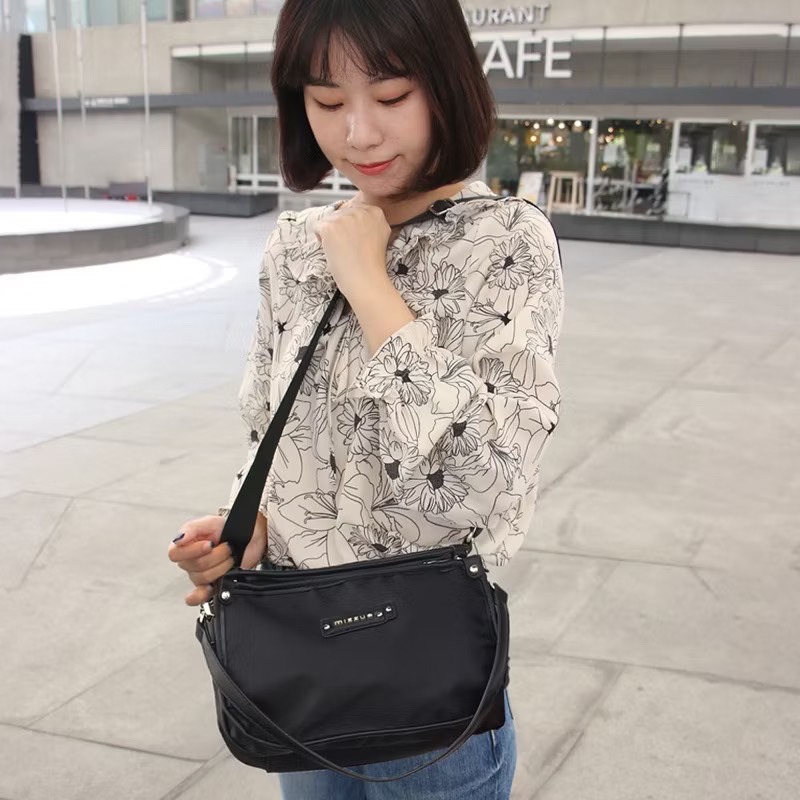 mizzue品牌 輕巧斜背包 厚磅尼龍 側背包 防水女包 肩背包 韓版 黑色 RS002-規格圖5