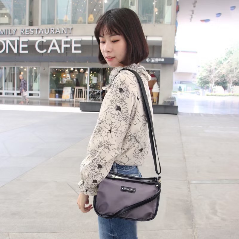 mizzue品牌 輕巧斜背包 厚磅尼龍 側背包 防水女包 肩背包 韓版 黑色 RS002-規格圖5