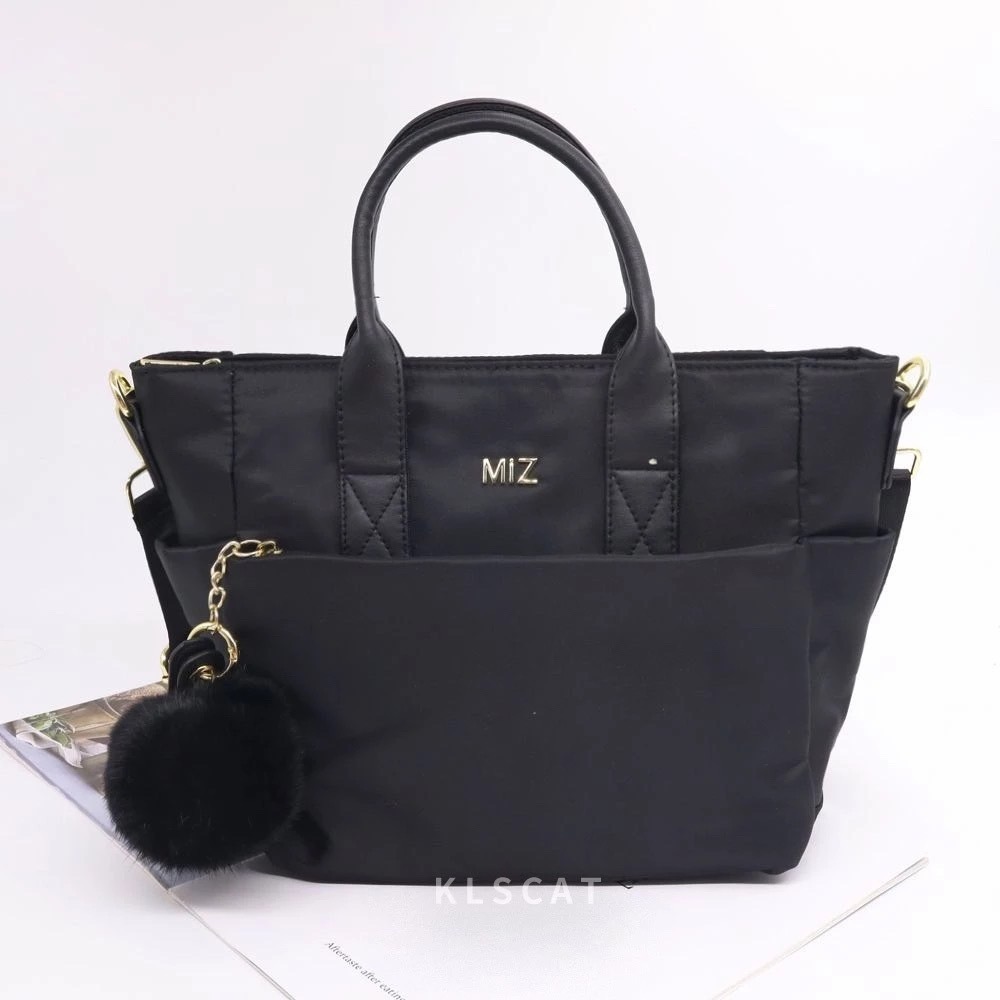 MIZZUE 防潑水尼龍 大款船型托特包包附毛球肩背包 側背包 手提包 托特包 多夾層包 XW079-細節圖2