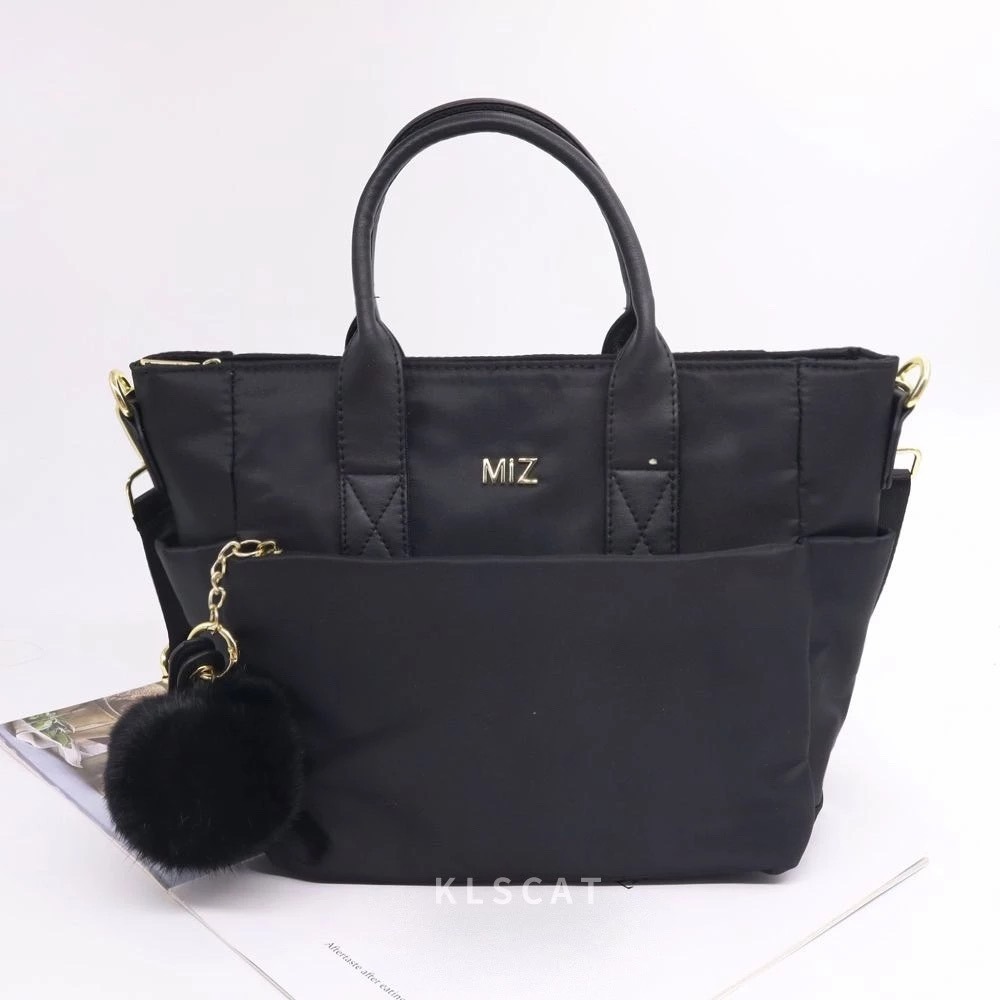 MIZZUE 防潑水尼龍 大款船型托特包包附毛球肩背包 側背包 手提包 托特包 多夾層包 XW079-規格圖8