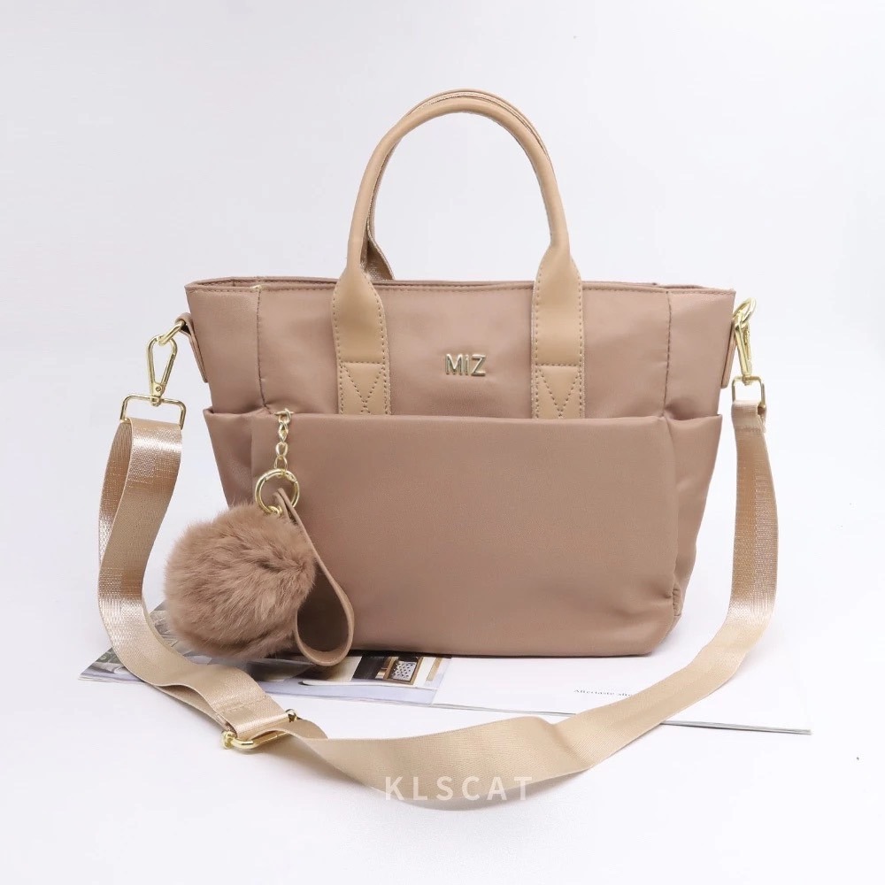 MIZZUE 防潑水尼龍 大款船型托特包包附毛球肩背包 側背包 手提包 托特包 多夾層包 XW079-規格圖8