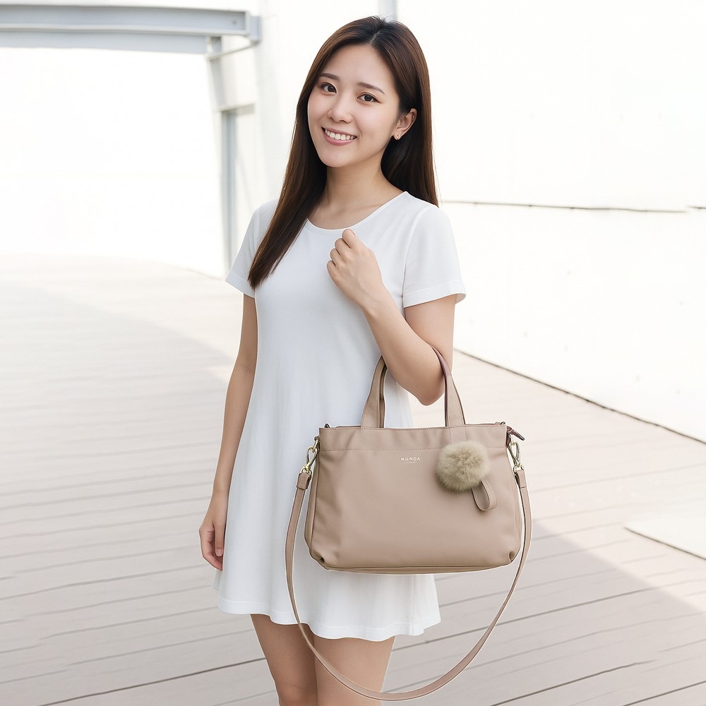 MIZZUE厚磅尼龍附毛球泡泡托特包 側背包 斜背包 手提包 肩背包 托特包 多層包 方包 XW3145-細節圖2