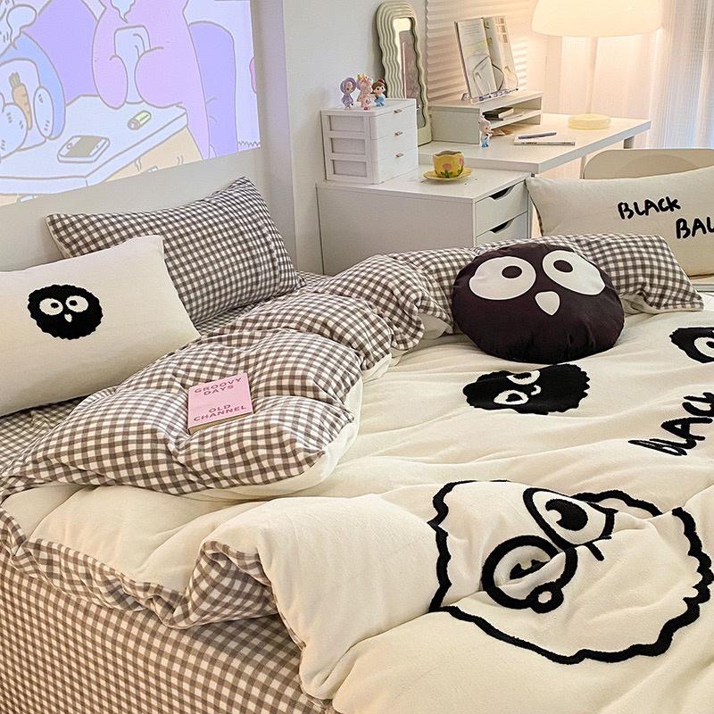 吾二家居● 台灣出貨 法蘭絨 黑煤球 格子 可愛 冬天保暖 牛奶絨 冬季床包組 雙人床包 加大雙人 可愛風   單人床包-細節圖5