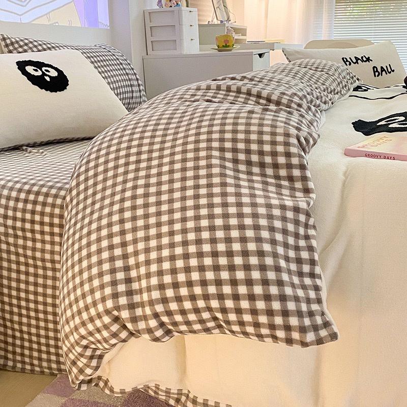 吾二家居● 台灣出貨 法蘭絨 黑煤球 格子 可愛 冬天保暖 牛奶絨 冬季床包組 雙人床包 加大雙人 可愛風   單人床包-細節圖6