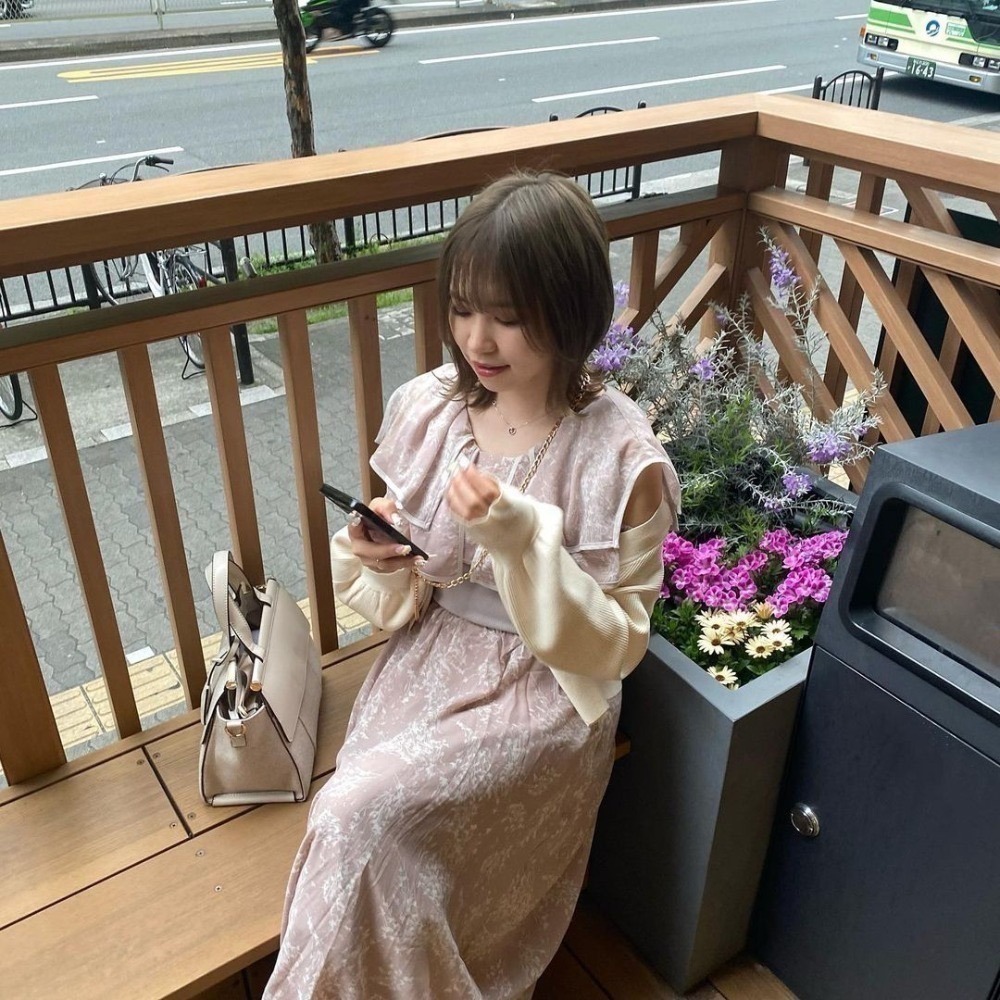 甜心貓💕現貨。日本大人気！日單 MAJESTIC LEGON 荷葉邊領口露肩束腰連身裙 三色XS，S，M 連衣裙洋裝-細節圖5