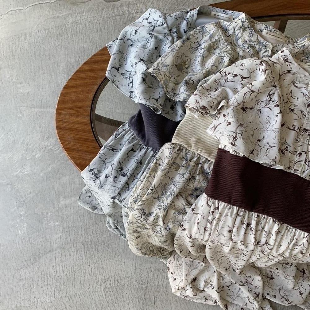 甜心貓💕限時優惠現貨!～大人気♡日單 MAJESTIC LEGON 清新碎花收腰荷葉斗篷飛袖連身裙 三色 S/M-細節圖10