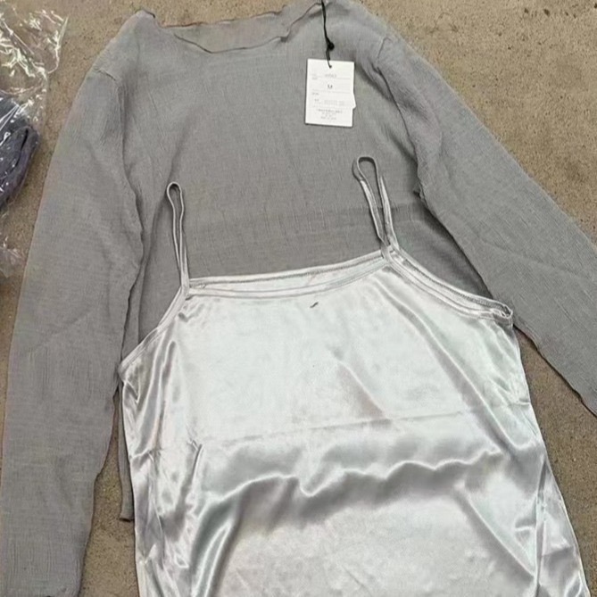 甜心貓~現貨。限時超殺優惠！【原包裝】日單 GRL 兩件套楊柳褶皺彈性上衣+牛奶絲背心 六色 SML-細節圖11