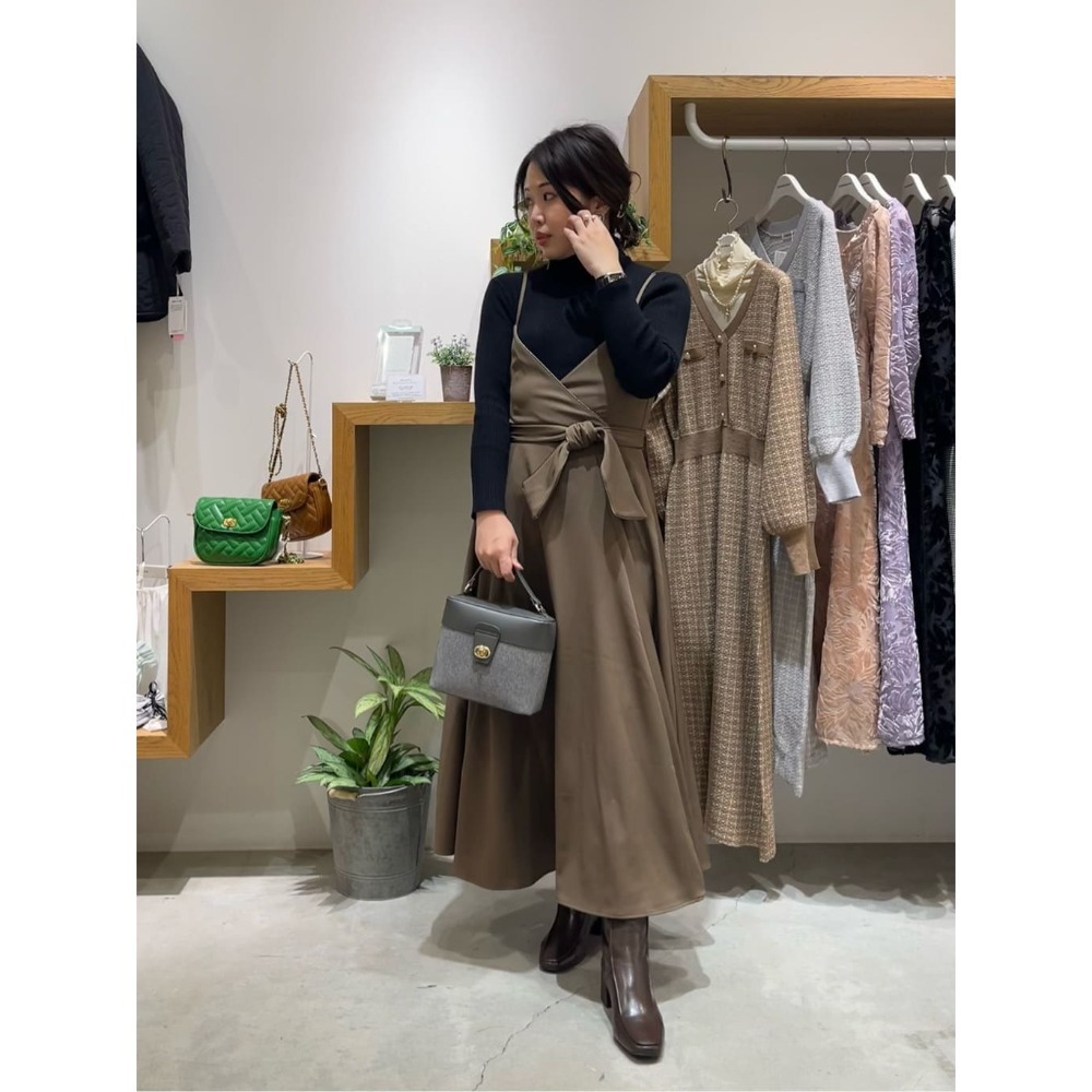 甜心貓~現貨。回饋優惠大人氣✨日單 natural couture 秋冬甜美V領大蝴蝶結綁帶吊帶裙 均碼 背帶裙 連衣裙-規格圖11