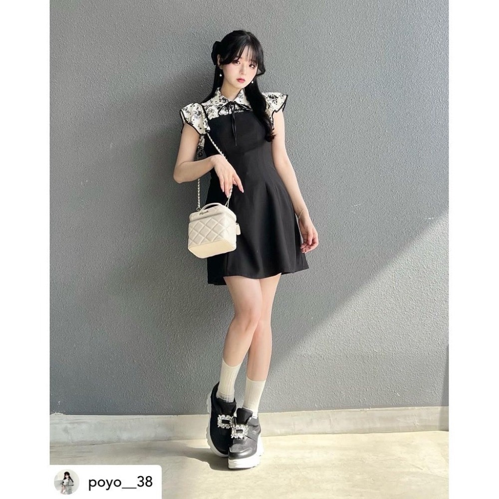 甜心貓💕現貨原包裝。日單 GRL 花卉配色荷葉邊繫蝴蝶結綁帶襯衫 如圖 均碼 飛袖上衣 無袖上衣-細節圖7