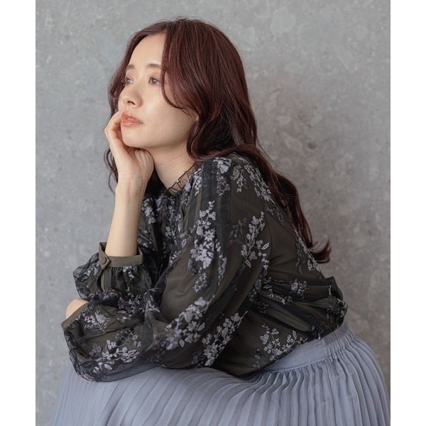 甜心貓💕少量現貨再入荷。24年新色入大人氣款！日單 mysty woman 精緻花卉刺繡透視長袖上衣 多色 均碼-細節圖3