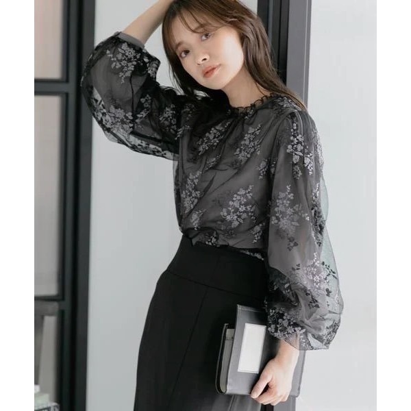 甜心貓💕少量現貨再入荷。24年新色入大人氣款！日單 mysty woman 精緻花卉刺繡透視長袖上衣 多色 均碼-細節圖4