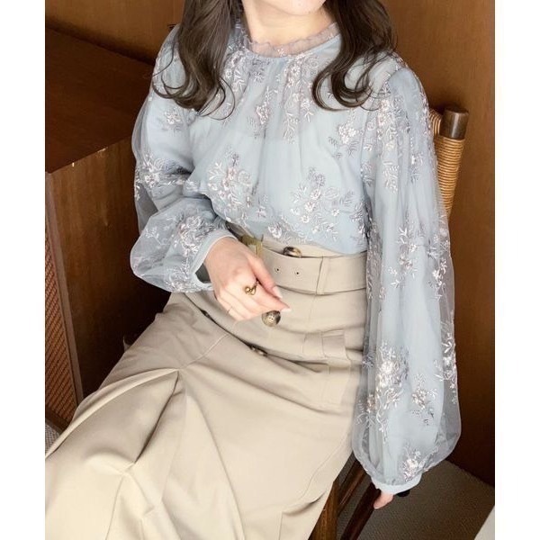 甜心貓💕少量現貨再入荷。24年新色入大人氣款！日單 mysty woman 精緻花卉刺繡透視長袖上衣 多色 均碼-細節圖6