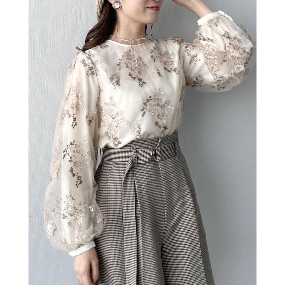 甜心貓💕少量現貨再入荷。24年新色入大人氣款！日單 mysty woman 精緻花卉刺繡透視長袖上衣 多色 均碼-細節圖10