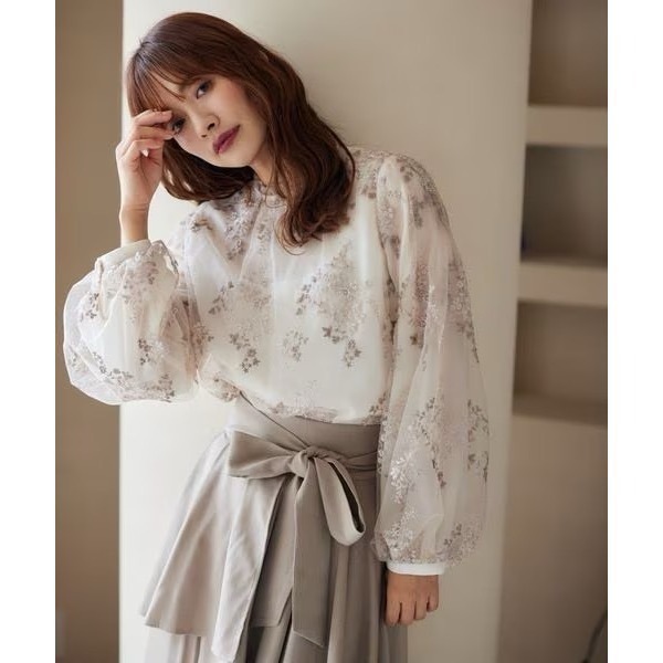 甜心貓💕少量現貨再入荷。24年新色入大人氣款！日單 mysty woman 精緻花卉刺繡透視長袖上衣 多色 均碼-規格圖11