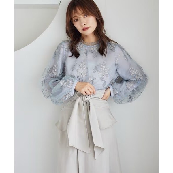 甜心貓💕少量現貨再入荷。24年新色入大人氣款！日單 mysty woman 精緻花卉刺繡透視長袖上衣 多色 均碼-規格圖11