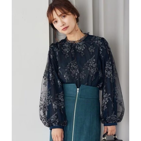 甜心貓💕少量現貨再入荷。24年新色入大人氣款！日單 mysty woman 精緻花卉刺繡透視長袖上衣 多色 均碼-規格圖11