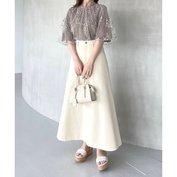 甜心貓💕現貨。 23年新色入~日本再入荷！日單 mysty woman 強力推薦款 花卉小繡花五分袖上衣 多色 均碼-細節圖9
