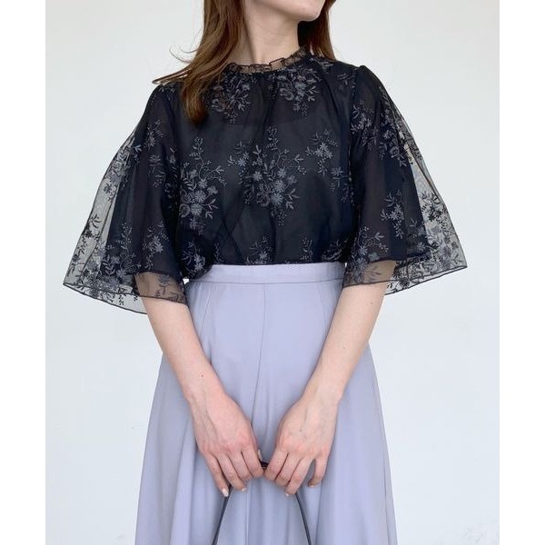 甜心貓💕現貨。 23年新色入~日本再入荷！日單 mysty woman 強力推薦款 花卉小繡花五分袖上衣 多色 均碼-規格圖11