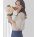 甜心貓💕現貨。 23年新色入~日本再入荷！日單 mysty woman 強力推薦款 花卉小繡花五分袖上衣 多色 均碼-規格圖11