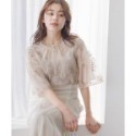 甜心貓💕現貨。 23年新色入~日本再入荷！日單 mysty woman 強力推薦款 花卉小繡花五分袖上衣 多色 均碼-規格圖11