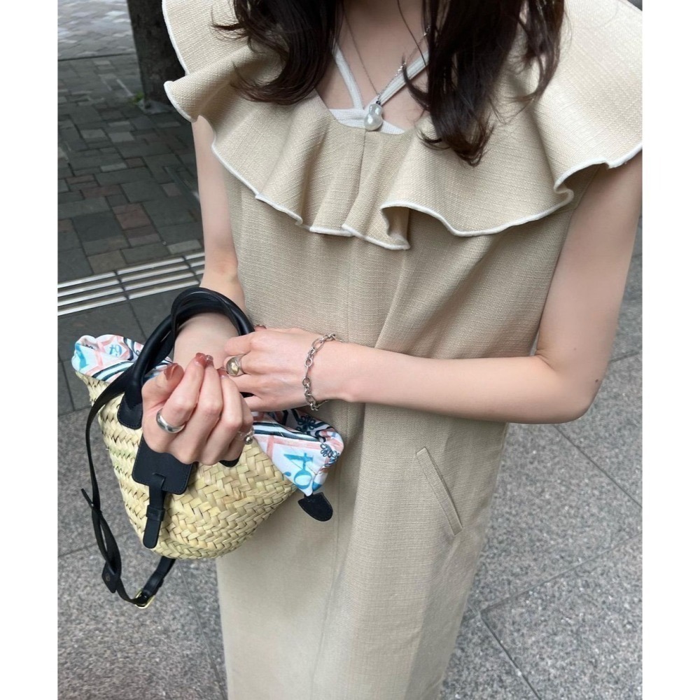 甜心貓💕現貨。日單 hinari 小眾紅牌小個子可入手荷葉邊吊帶裙 三色 S/F 連身裙 連衣裙 洋裝-細節圖4