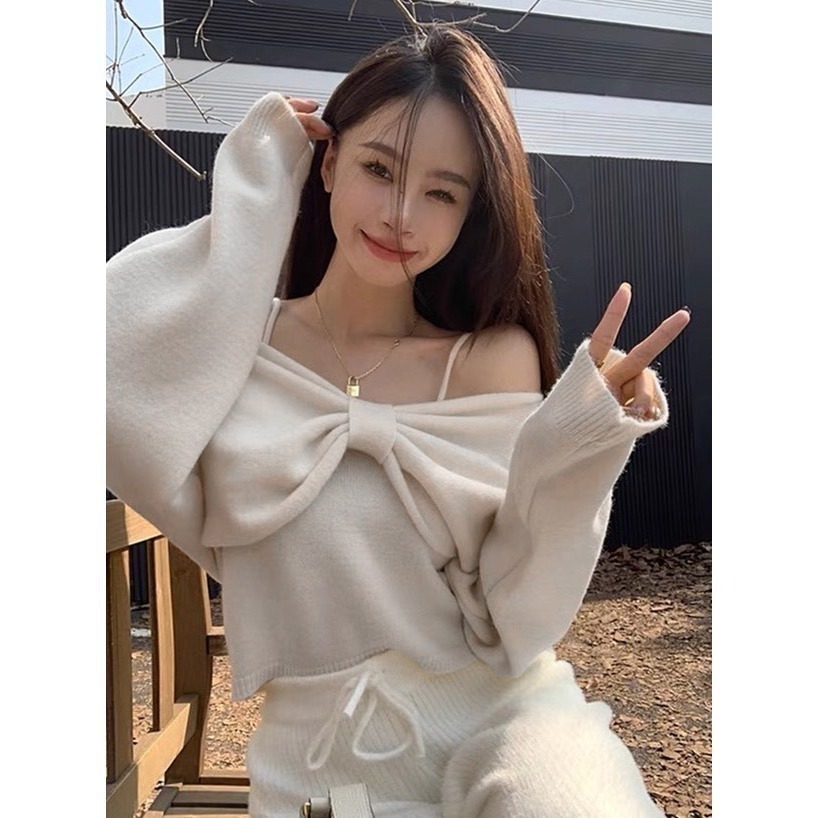 甜心貓💕現貨。日單 GRL 秋冬熱銷款兩件套 甜美可露肩大蝴蝶結裝飾短版毛衣套裝 三色 均碼-細節圖2