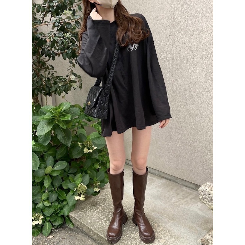 甜心貓💕現貨。日單 GRL 休閒百搭胸前立體刺繡寬鬆長版長袖T恤 三色 均碼 長袖上衣-細節圖4