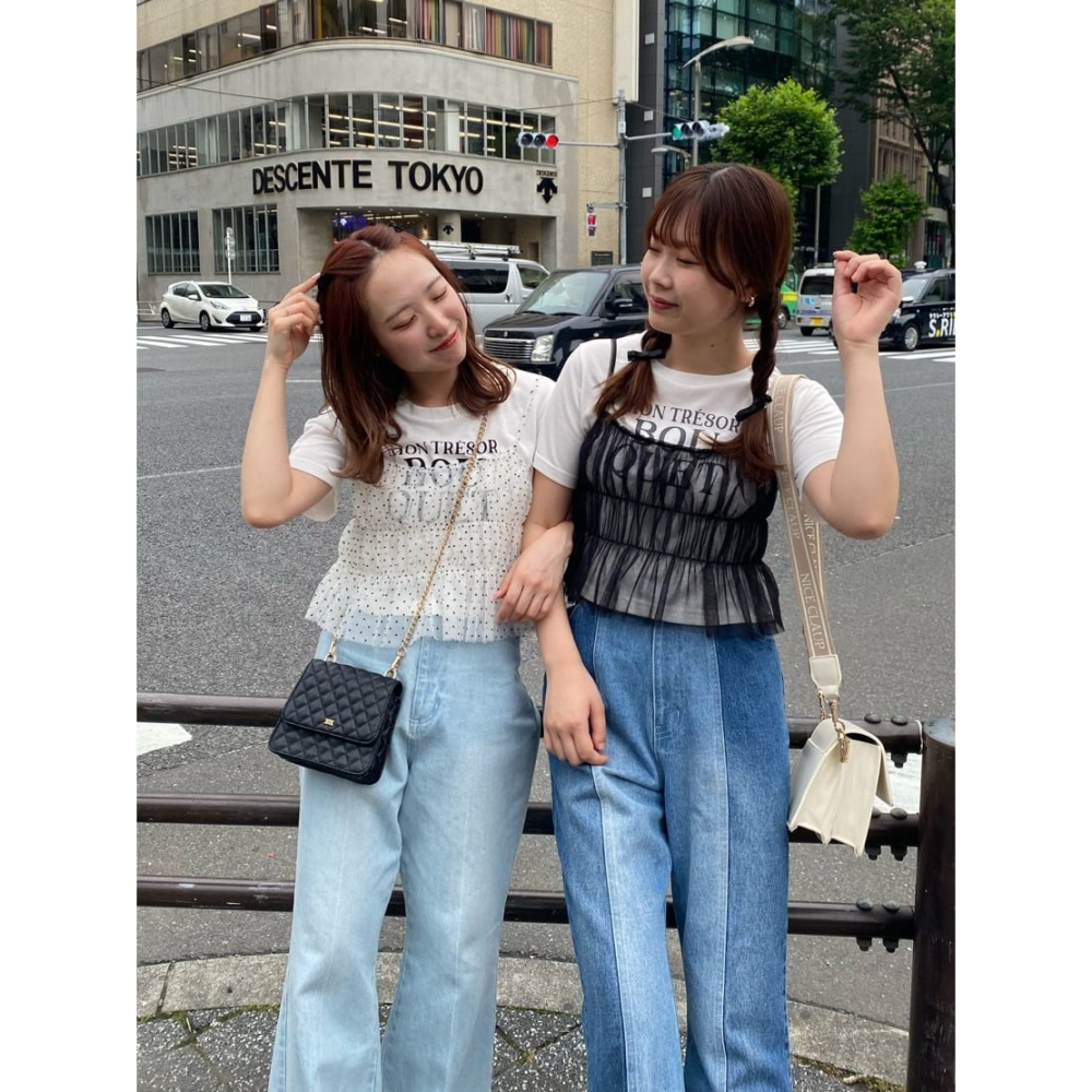 甜心貓💕現貨~日單 NICE CLAUP 兩件套甜美鬆緊網紗小吊帶+字母印花寬鬆短版上衣 三色 均碼-細節圖8